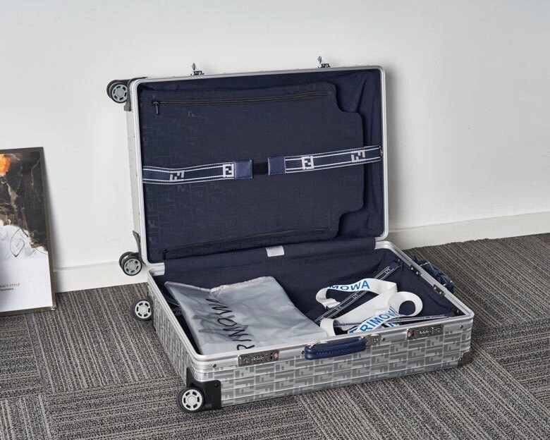 R1m0wa suitcase 4461-0132