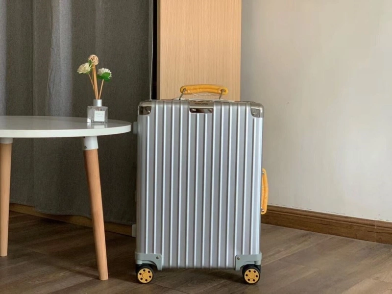 R1m0wa suitcase 4461-0232
