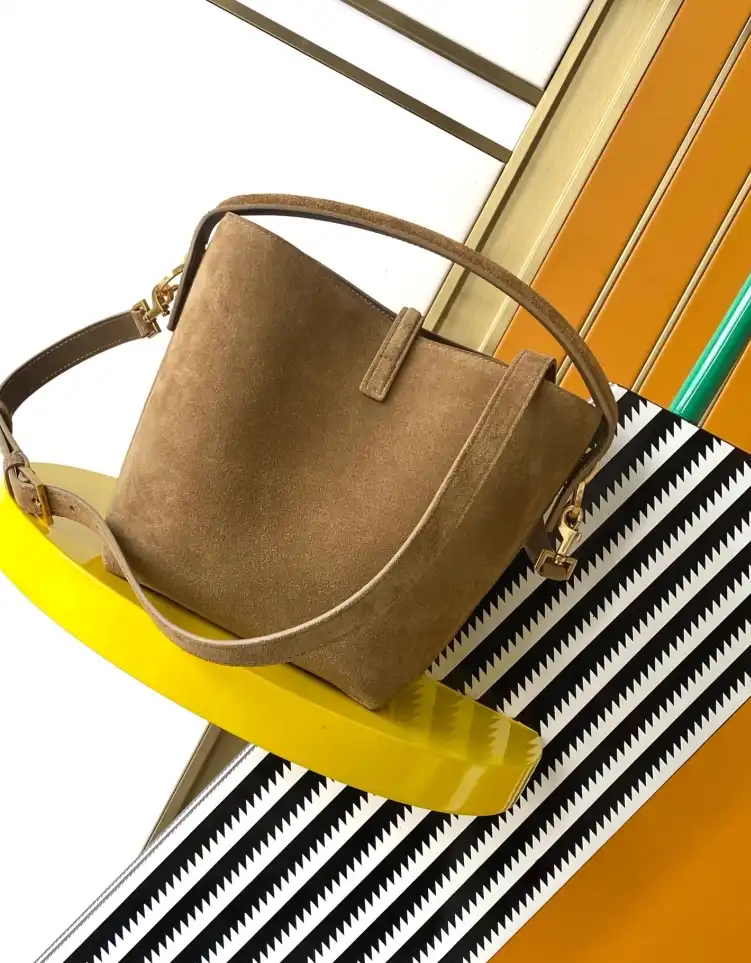 Gvc*1 bucket bags 4837a-0037