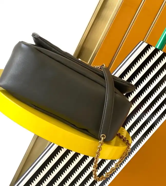Gvc*1 top handle bags 4837a-0068